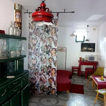 Retro Apartman A Varos Sziveben Apartament