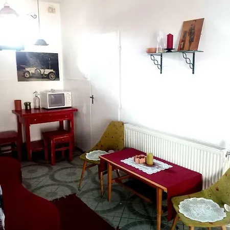 Retro Apartman A Varos Sziveben Apartament Komárom